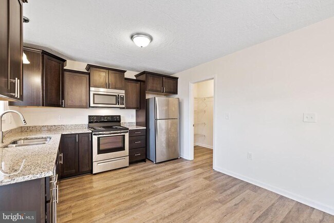 Building Photo - 2604 Hickorywood Ln