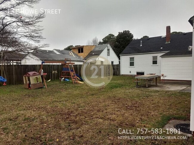 Building Photo - 131 Howe St