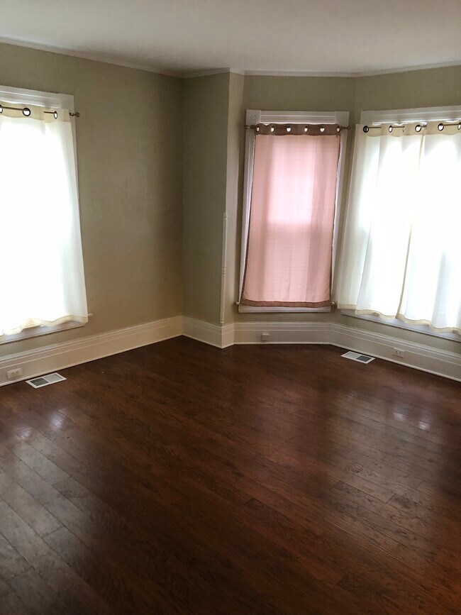 Building Photo - 171 Colonial Ct