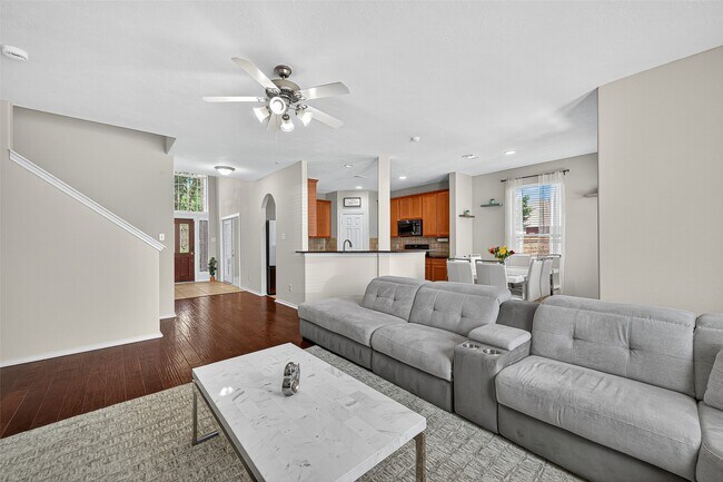 Building Photo - 6230 Hollydale Ridge Ln