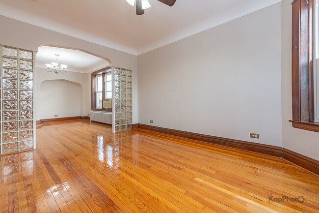 Building Photo - 3530 W Evergreen Ave