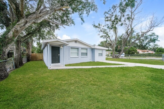Building Photo - 3 BR/1BA | Newly Renovated Single Family Home | Large yard| In Tampa!