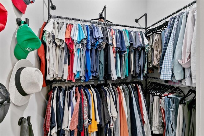 Building Photo - 112 Rogers St NE