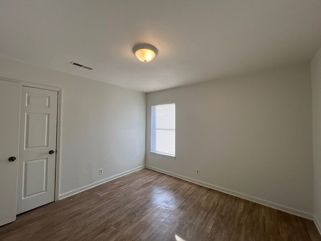 Building Photo - 2 Bedroom, 1 Story Duplex in Gallatin. MOV...