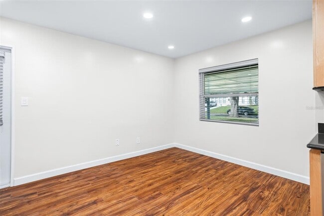 Building Photo - 516 Baxter St