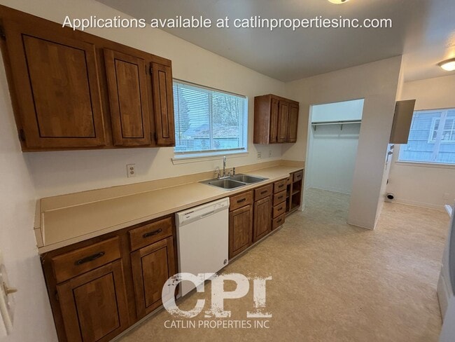 Building Photo - 321 21st Ave