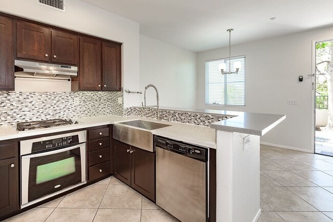 Building Photo - Serenity and Luxury Abound in Eastlake!