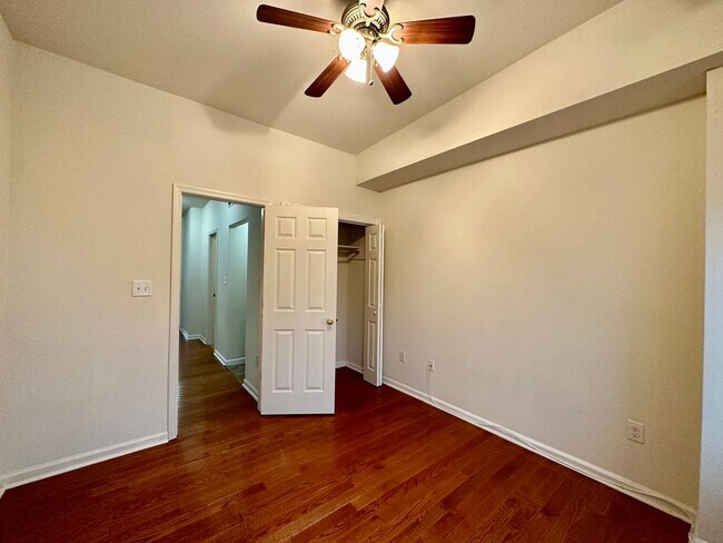 Building Photo - Charming 2 Bedroom/1.5 Bathroom Townhome in Washington Village-Pigtown!