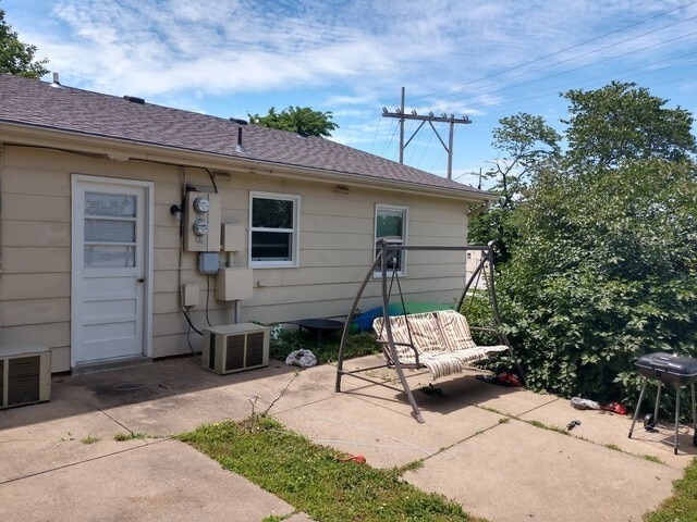Building Photo - 2 Bedroom Duplex located on East Side of MHK!
