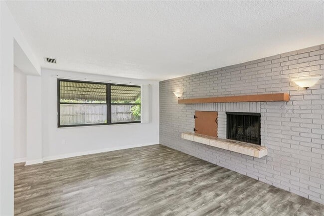 Building Photo - 4015 Litchfield Dr