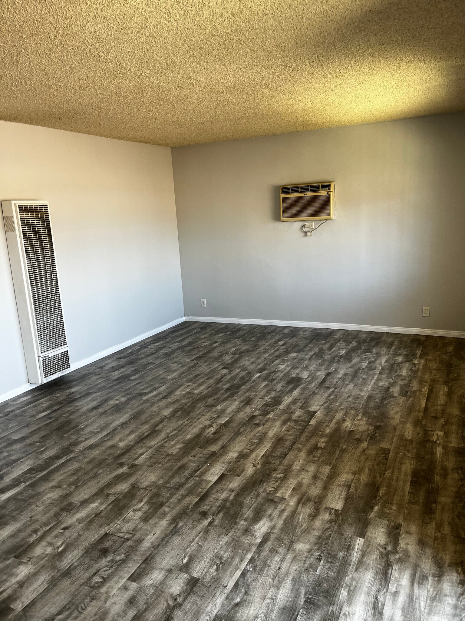 Building Photo - 783 Karesh Ave