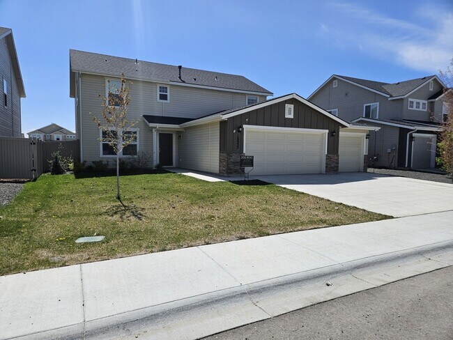 Building Photo - Welcome to this spacious 4 bedroom, 3 bathroom home located in Caldwell, ID.