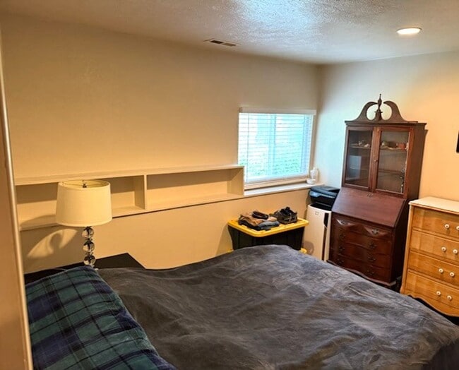 Building Photo - Charming 1bd/1ba Condo in the Heart of Niw...