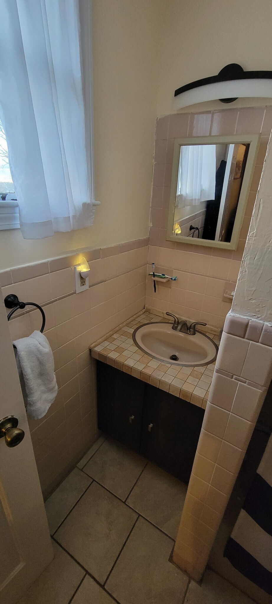 Bathroom - 811 Walnut St
