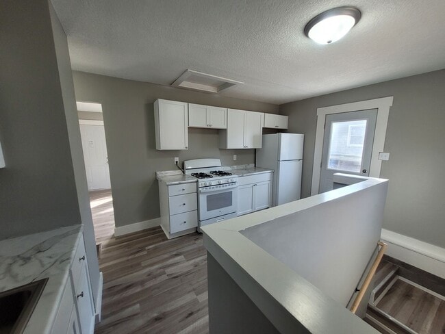 Building Photo - Renovated (in 2024!) two bedroom home, har...