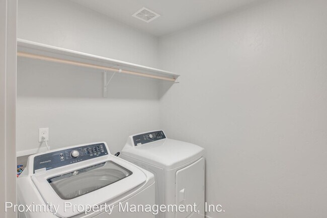 Building Photo - 3 br, 2.5 bath House - 11218 W. Knightsbri...