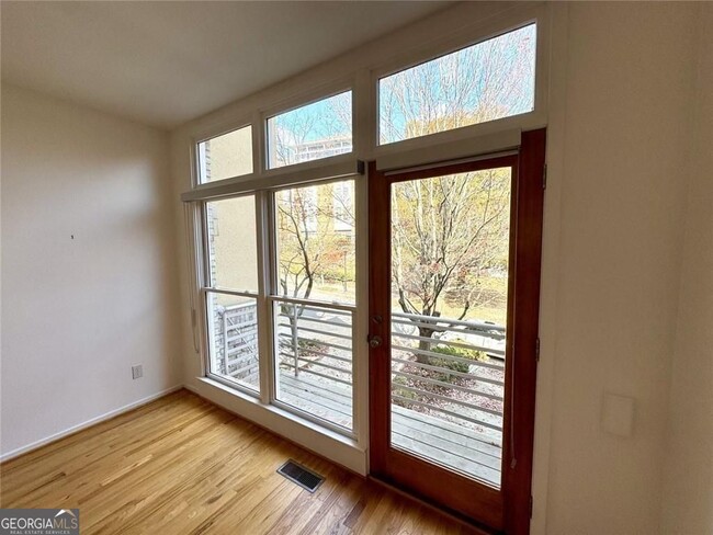 Building Photo - 1327 Peachtree View NE