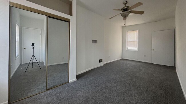 Building Photo - 3-Story Home in the Heart of Philly