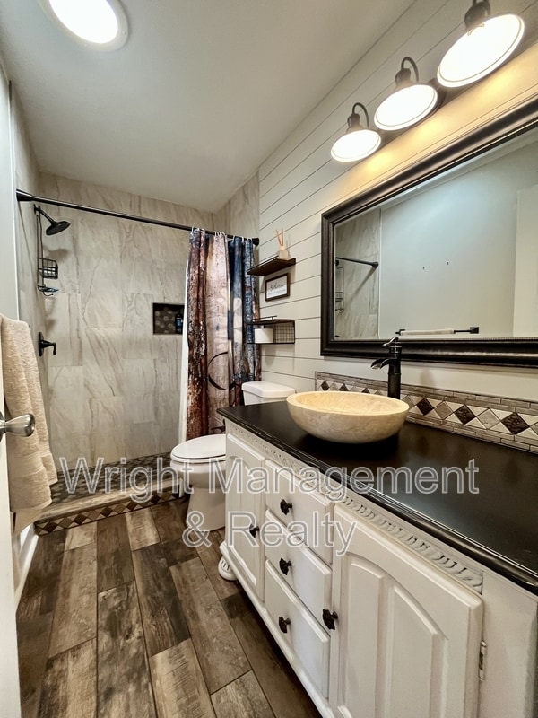 Building Photo - 38055 Woodgate Ln