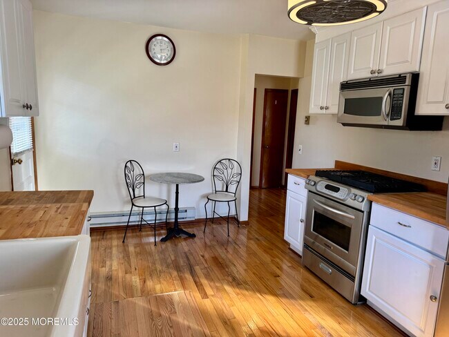 Building Photo - 520 Lloyd Rd