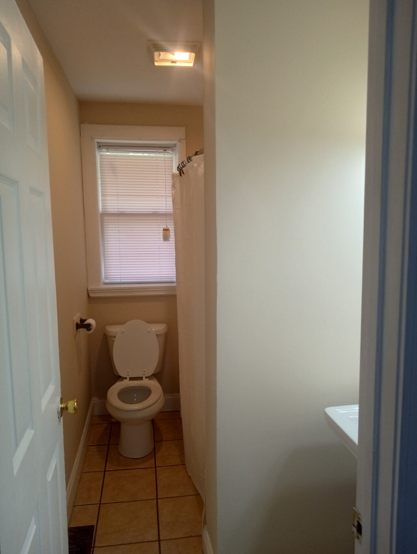 Building Photo - 244 Parker Dr