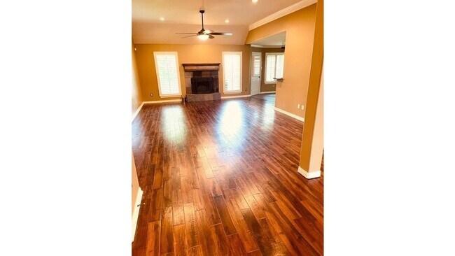 Building Photo - 3815 Sumner Ct