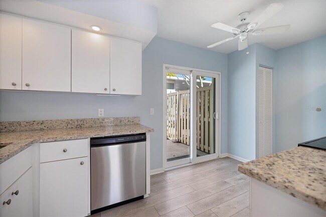 Building Photo - 856 Chatham Dr