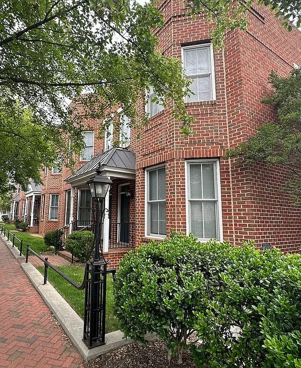 Primary Photo - 1422 W Cary St