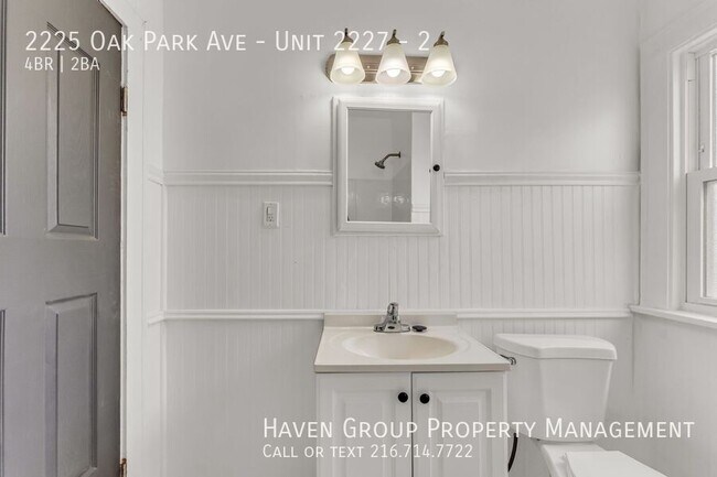 Building Photo - 2225 Oak Park Ave