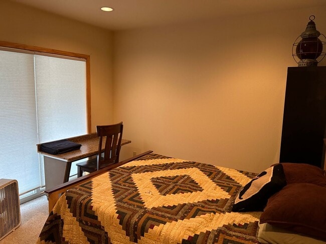 Building Photo - 3 bedroom home with deck views of the lake and mountains in Lakeside!