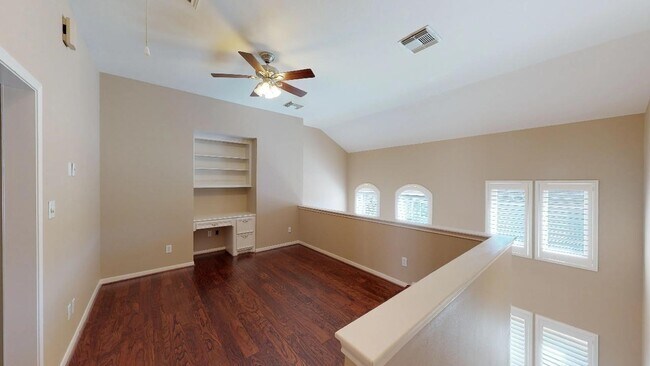 Building Photo - 2128 Gillette St