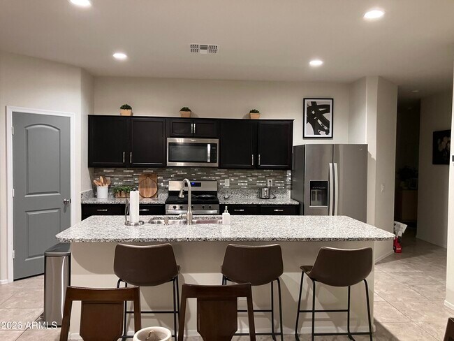 Building Photo - 30998 W Earll Dr