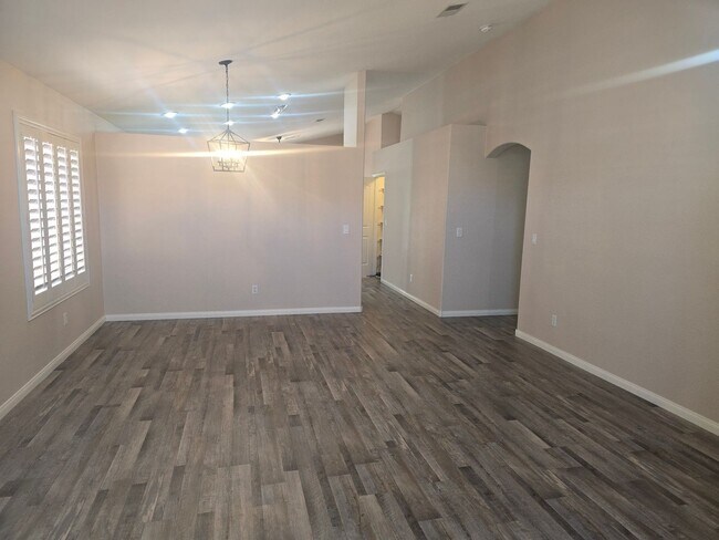 Building Photo - AVAILABLE NOW! SINGLE STORY HOME IN SOUGHT...