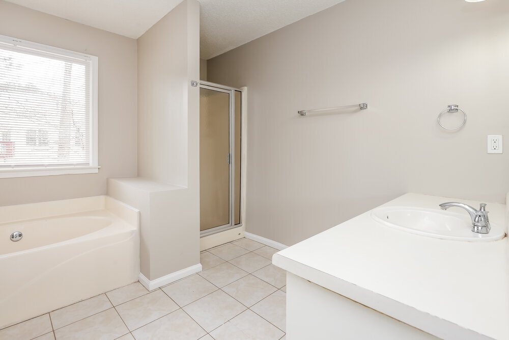 Building Photo - 460 Heathgate Dr SW