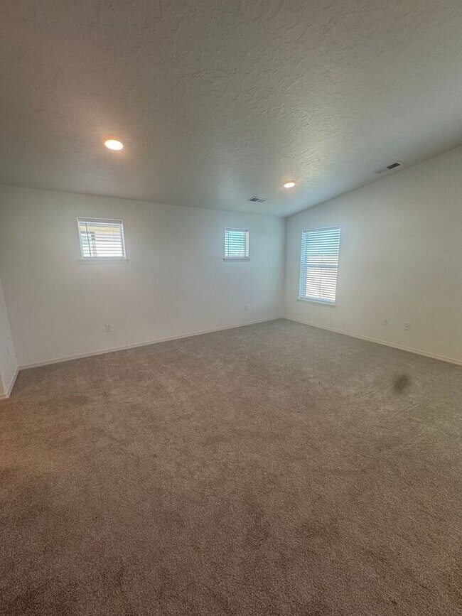 Building Photo - 2177 E Tugela Fls St