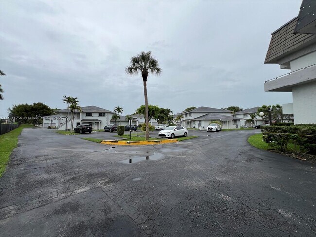 Building Photo - 8000 SW 81st Dr