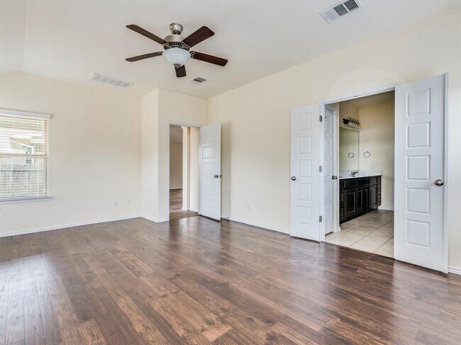 Building Photo - 120 Sawtooth Dr