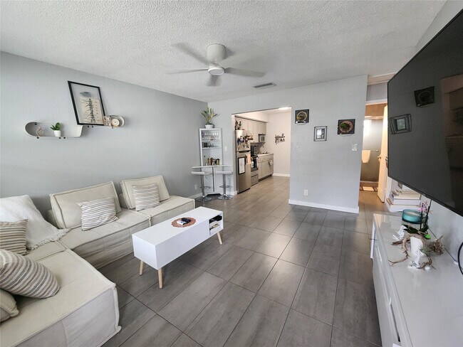 Building Photo - 620 SW 10th St