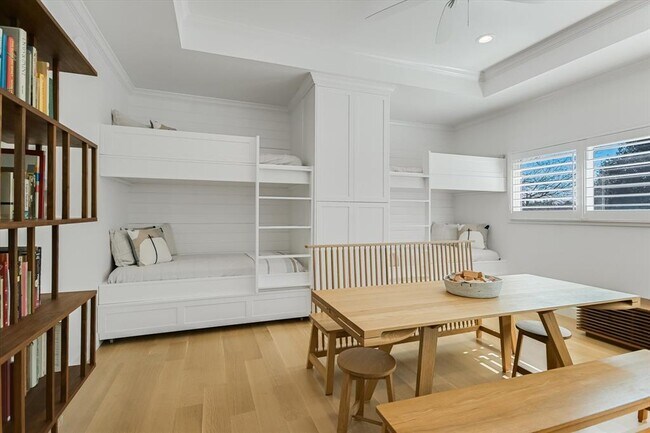 Building Photo - 5101 Cuesta Verde