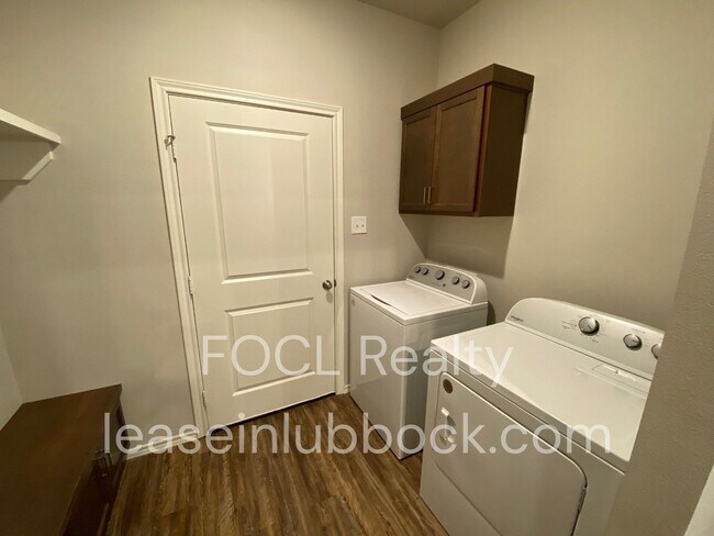 Building Photo - Luxury Duplex in Frenship School District!