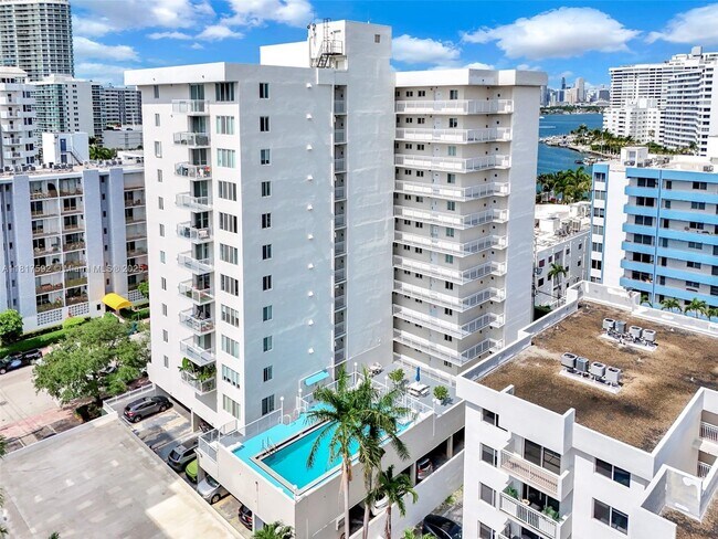 Building Photo - 1345 Lincoln Rd