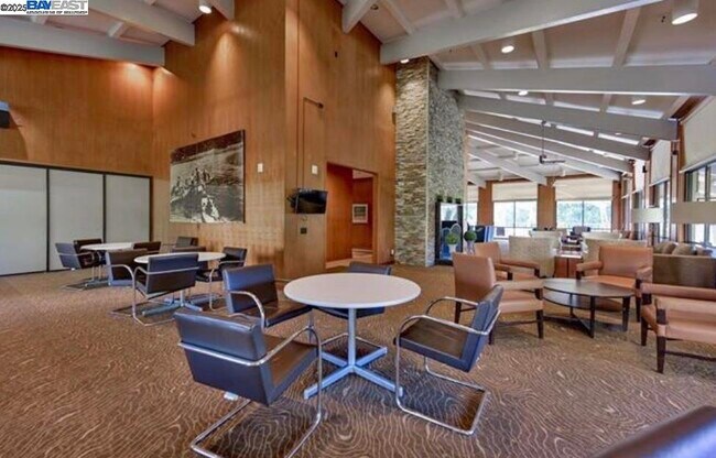 Building Photo - 420 N Civic Dr