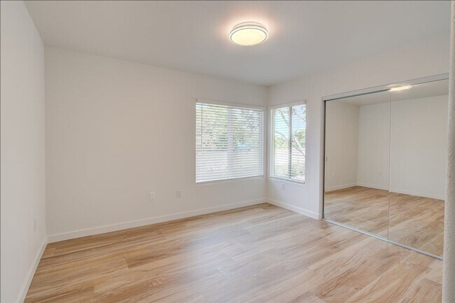 Building Photo - 545 Lands End Way