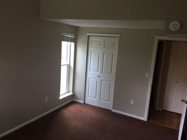 Building Photo - 2B/2B Updated Condo with Loft in the Seaso...