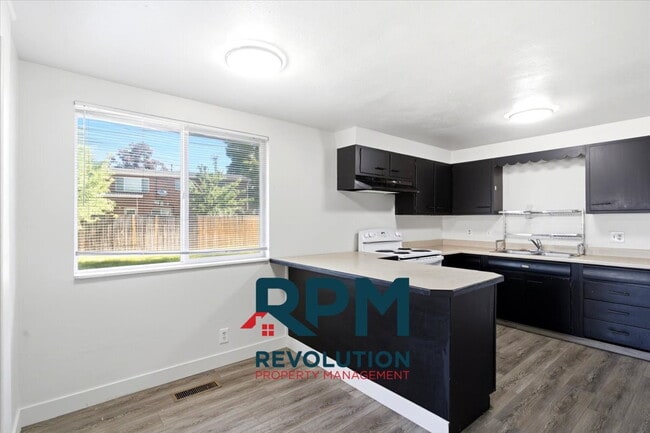 Building Photo - Stunning 3 Bedroom House near Hill Air Force Base!