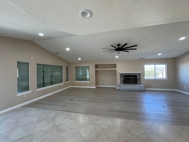 Building Photo - Luxury Skyline Ranch Home with Pool & Stunning Views