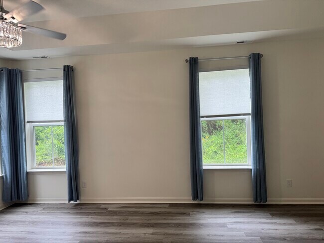 Building Photo - 145 Leander Dr
