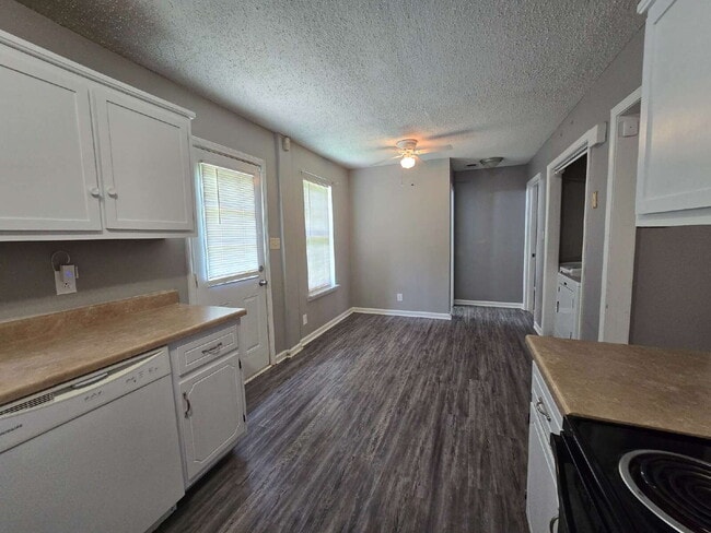 Building Photo - 1019 Shadow Ridge Ave