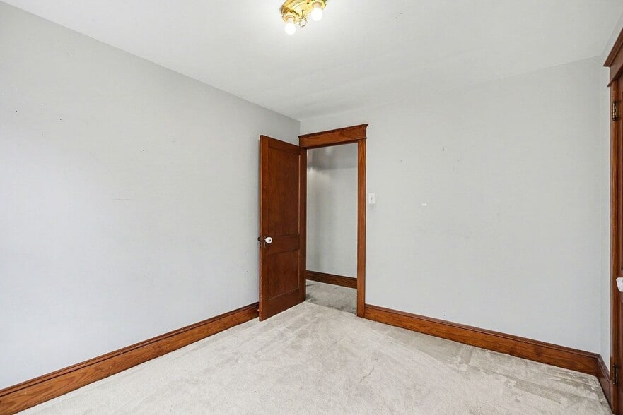 Building Photo - 144 Seminary Ave