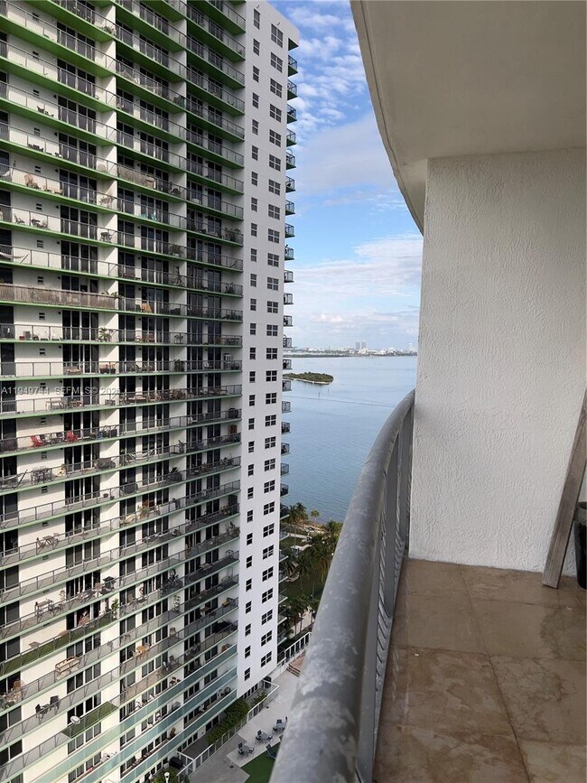 Building Photo - 1750 N Bayshore Dr